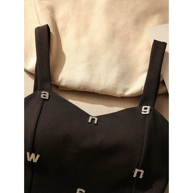 French Style Strap Vest Women's Inner Wear Summer 2024 Sexy Slim Fit with Chest Pad Design Sense Tube Top Shirt