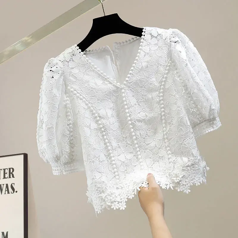 Fashionable Sexy V-Neck 3D Flower Decoration Cropped Top Lace Hook Hollow Out Design Sensible Cotton Crew Neck T-Shirt Short Sle