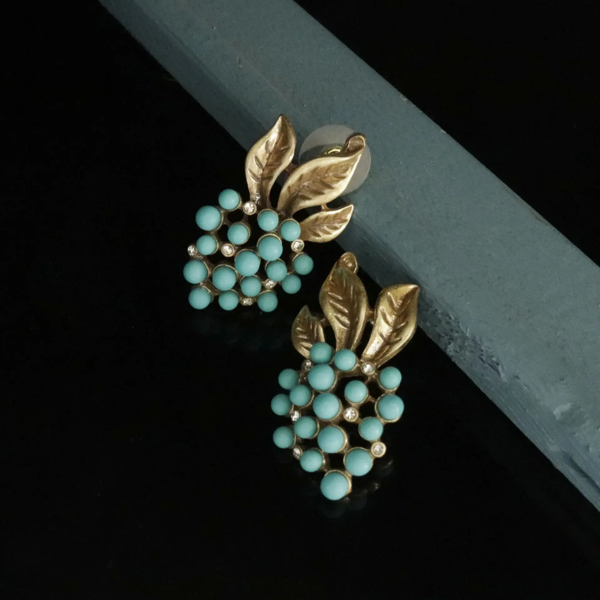 Elegant Versatile Design Sensibility Green Spruce Leaf Earrings Distressed Craftsmanship Upscale Necklace Trendy Jewelry Set