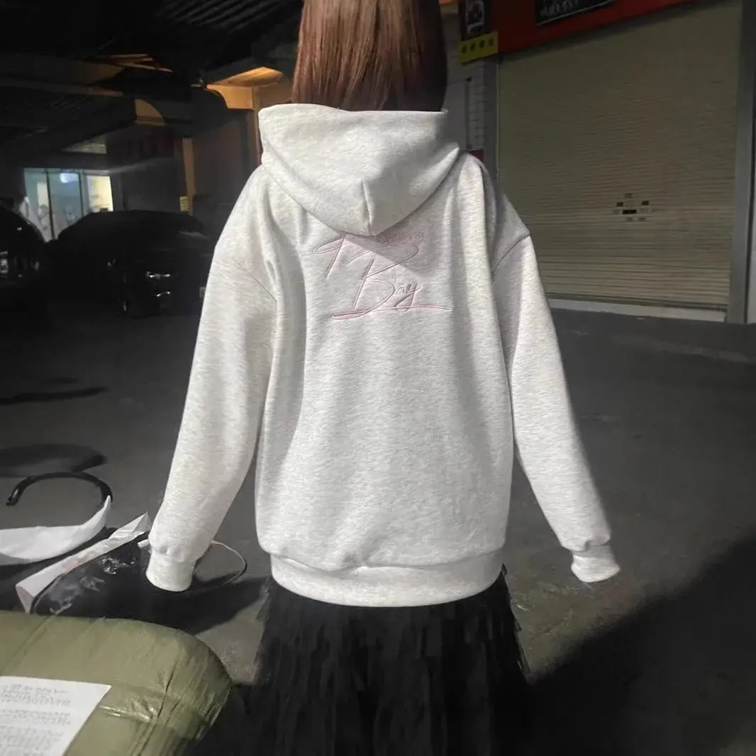 American Style Embroidered Butterfly Knot Hoodie 2024 New Splicing Floral Retro Letter Hooded White Grey Top Women's Wear