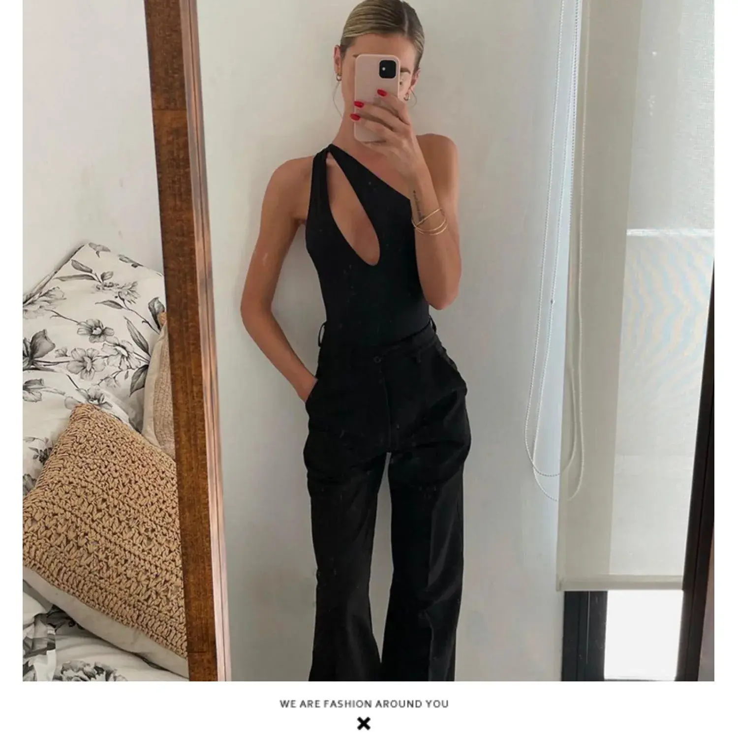Sexy Strap Women's Crop Top V-Neck One-Piece Bodycon Design Trendy Slim Fit Shoulder Angle Chinese Brand AE Stock Origin