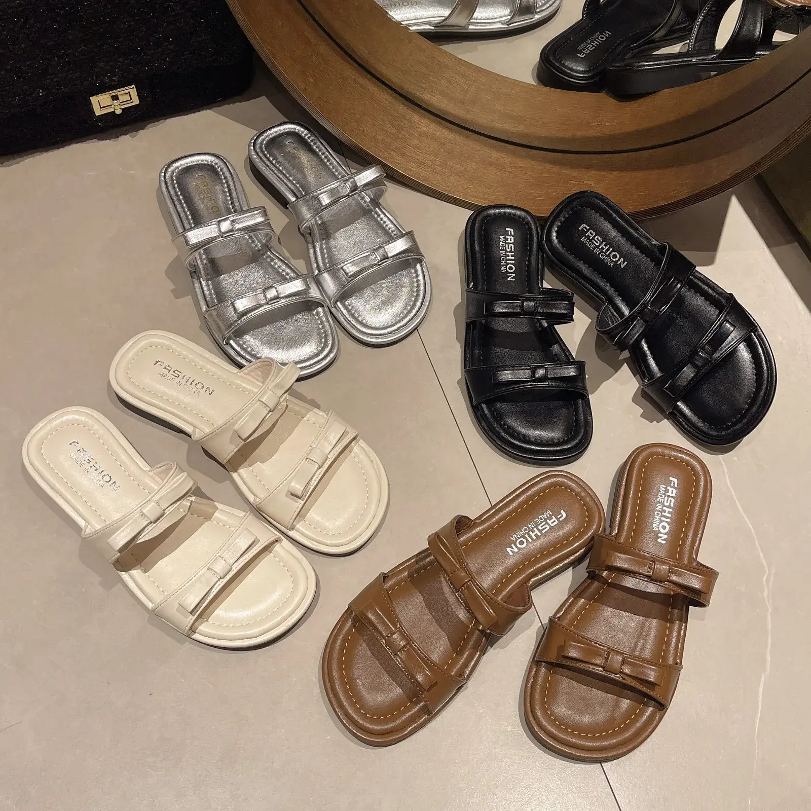 2024 Summer New Women's Soft Bottom Bow Slippers Elegant Beach Sandals Sweet Fashionable One-Character Drag Slippers