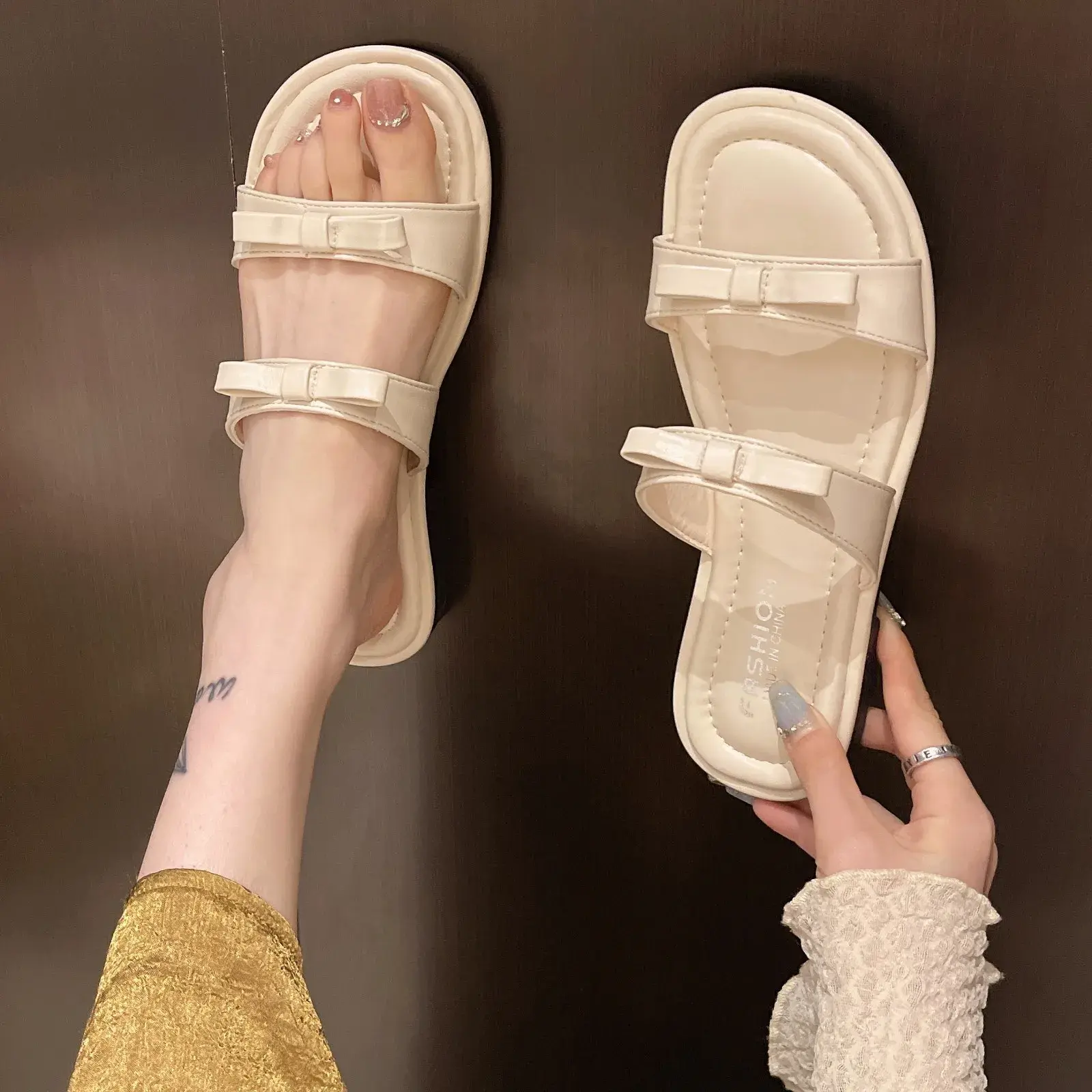 2024 Summer New Women's Soft Bottom Bow Slippers Elegant Beach Sandals Sweet Fashionable One-Character Drag Slippers