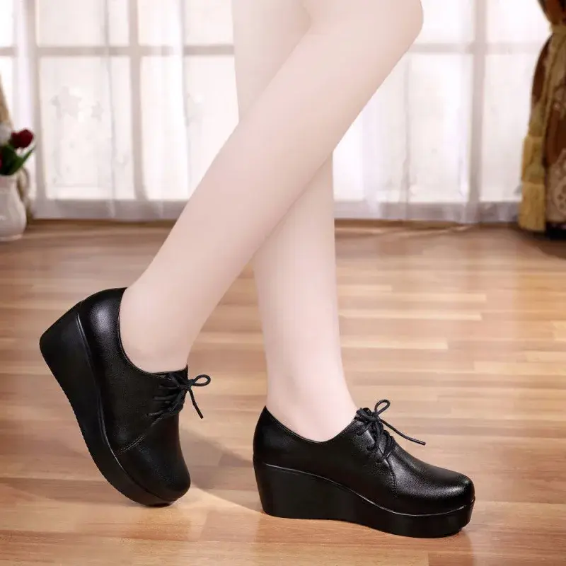 Trendy Round Head Comfortable Anti-Slip Work Dance Casual Shoes Mom's Women's Footwear Polyester Sole Polyester Face Material