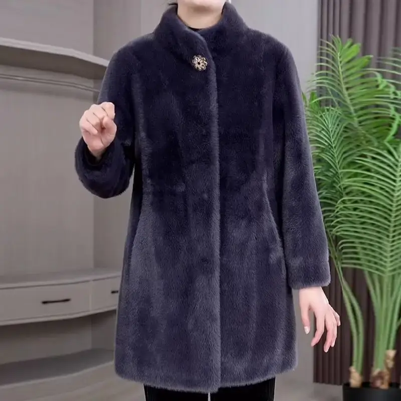 2023 New Autumn/winter Stylish Fur Jacket For Mature Women Thickened Fur Overcoat Simulating Squirrel Fluffy Coat