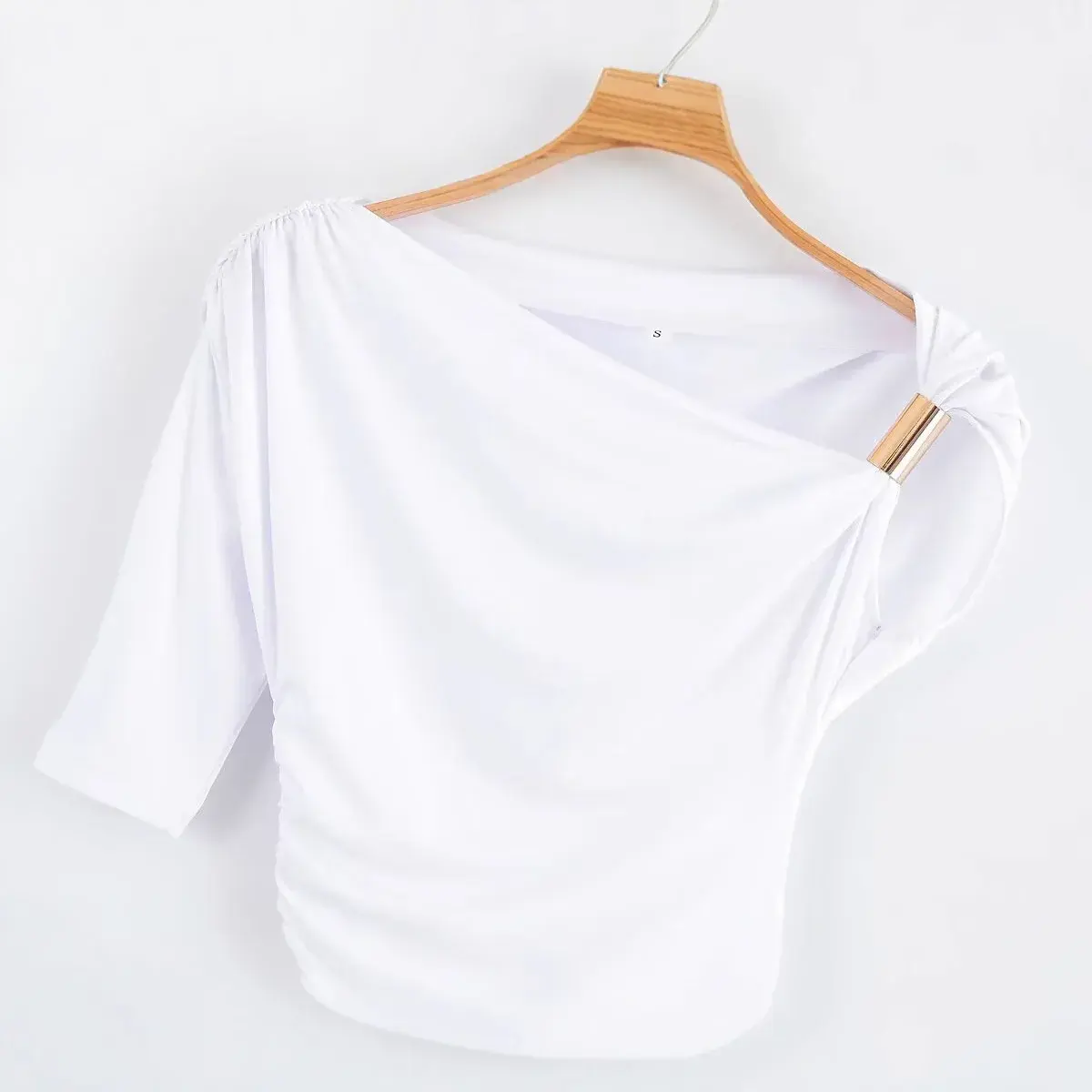 Fashionable Shoulder Baring Metal Buckle Design Slim Fit Short Top for Women Pure Color T Shirt Stylish Spring Summer New Arriva