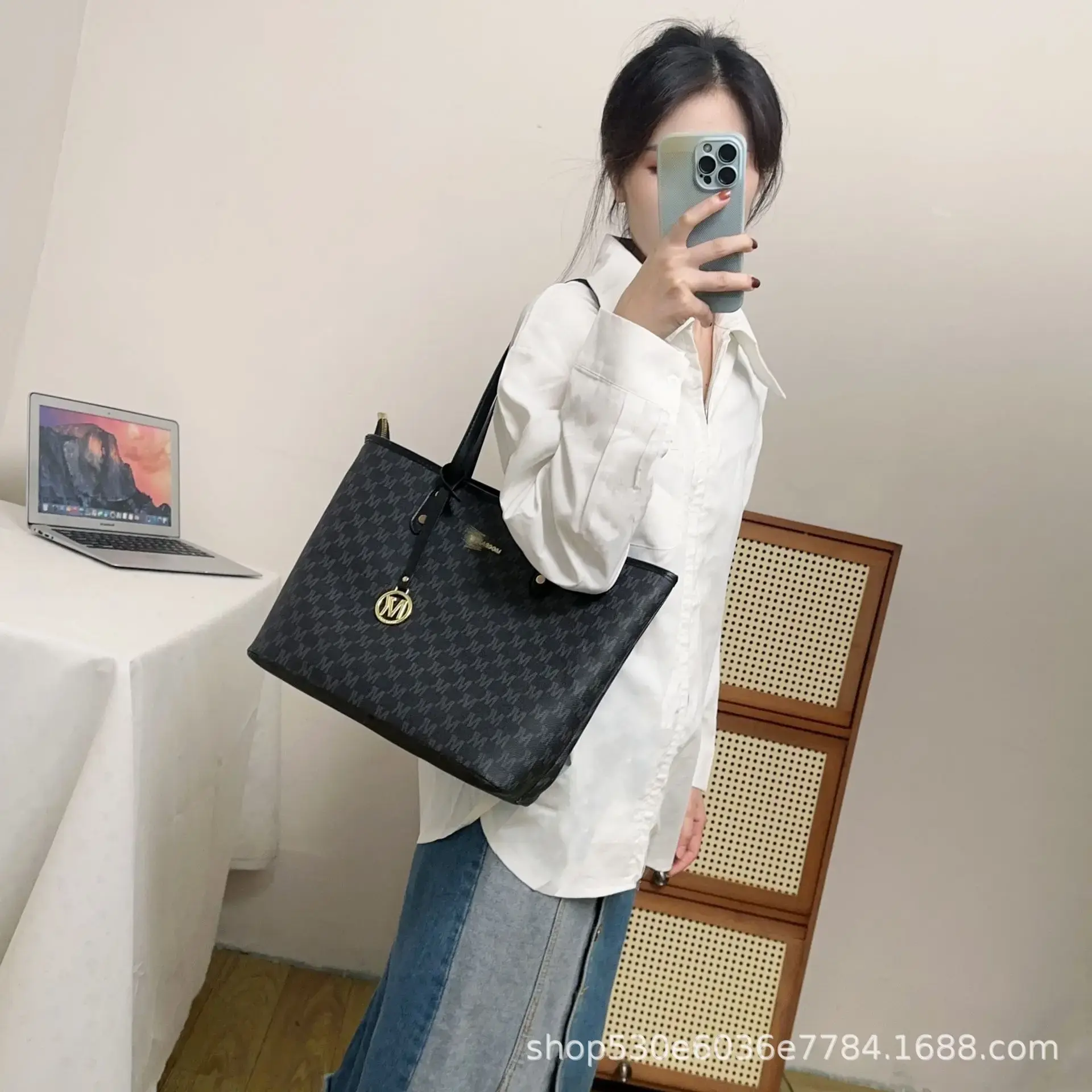 2023 New High-Quality Commuting Nicheins Handbag Large Capacity Single Shoulder Bag French Cherry Tote Bag Motorcycle Equipment 