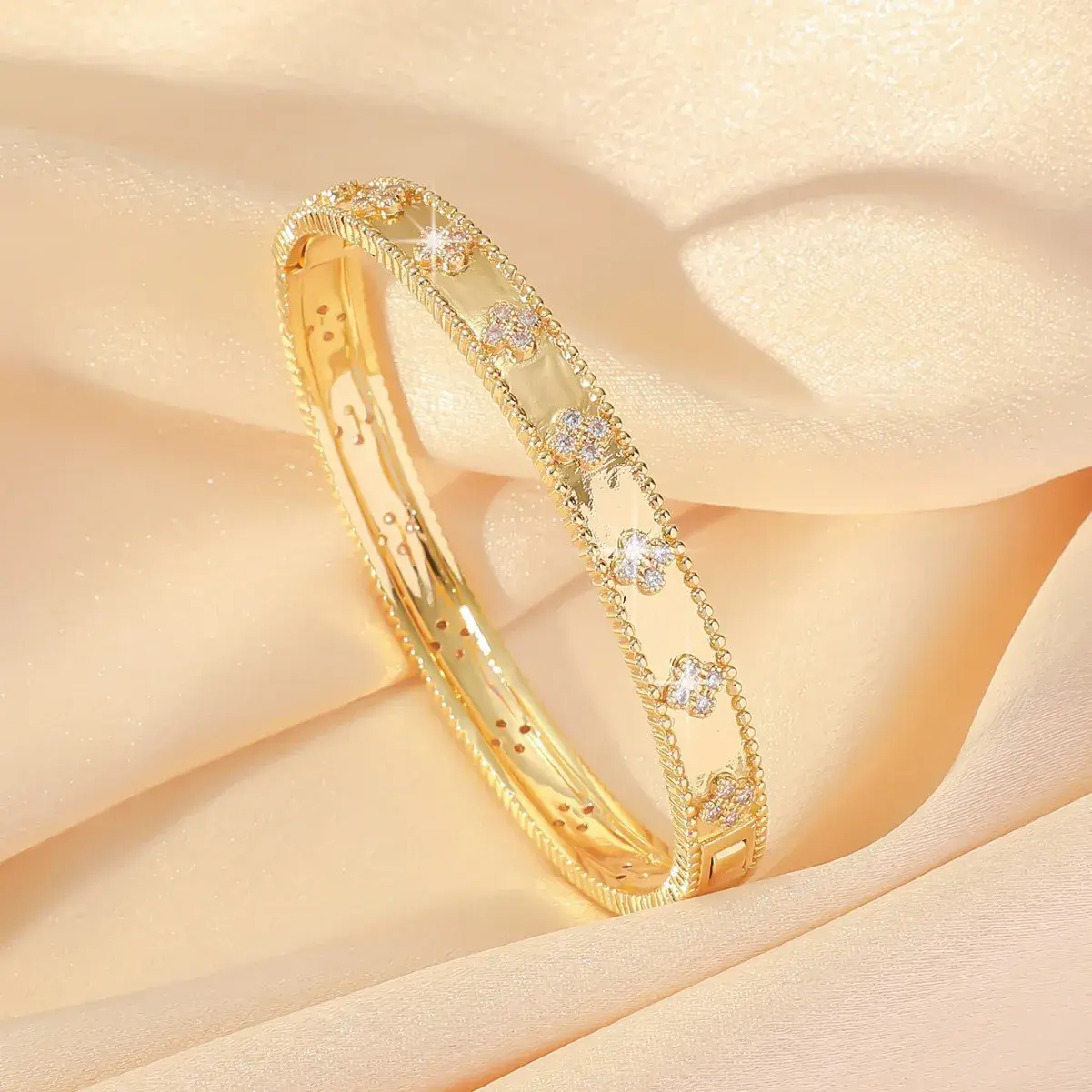 VGold Version Four-Leaf Clover Wide Edition Flower Tube Bracelet Women's Thick Plated 18k Rose Gold Light Luxury Flower Tube Bra