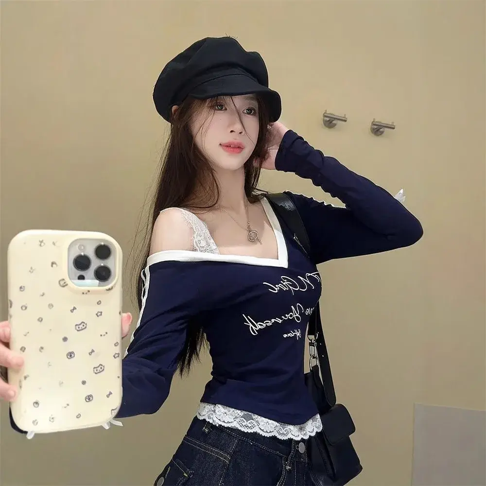 American Style Long Sleeve V-Neck Shoulder Bared T-Shirt Women's Slim Fit Design Lace Splicing Base Shirt Top for Autumn