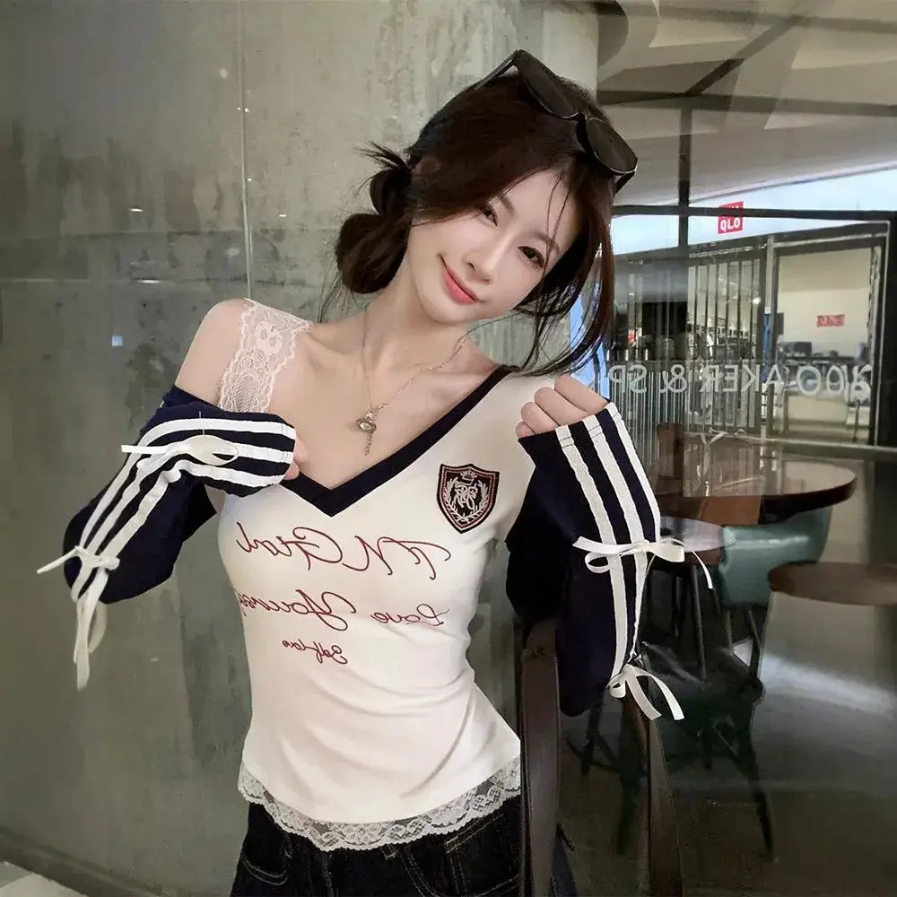 American Style Long Sleeve V-Neck Shoulder Bared T-Shirt Women's Slim Fit Design Lace Splicing Base Shirt Top for Autumn