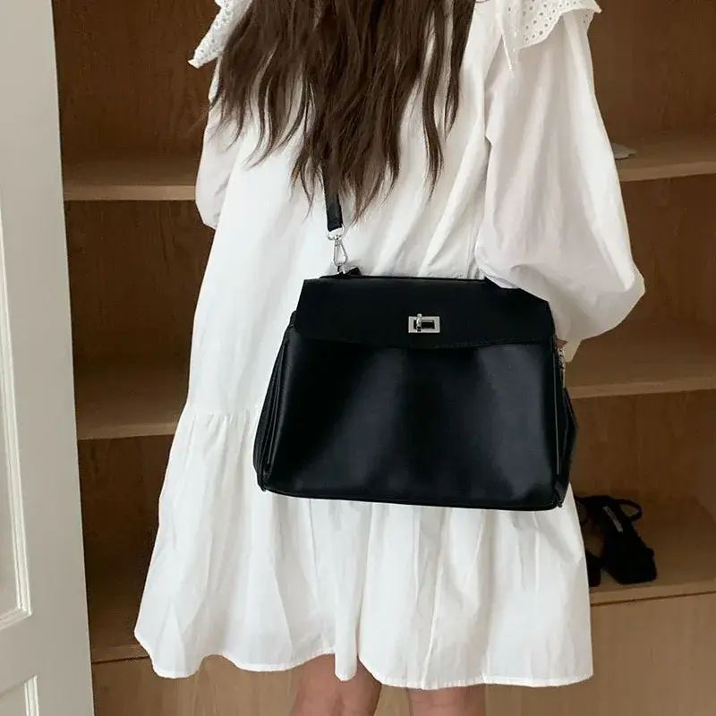 Women's 2024 New Trendy Korean Niche Handbag Large Capacity Stylish Underarm Bag Quality Feeling Cross-border Trade Bag