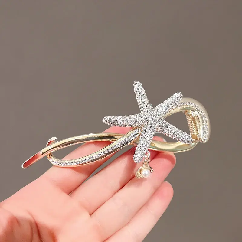 Water Diamond Frog Buckle Twisted Clip Hair Clip New Hot Sale Of The Season Back of Head Hair Accessories Luxury Sensation One W