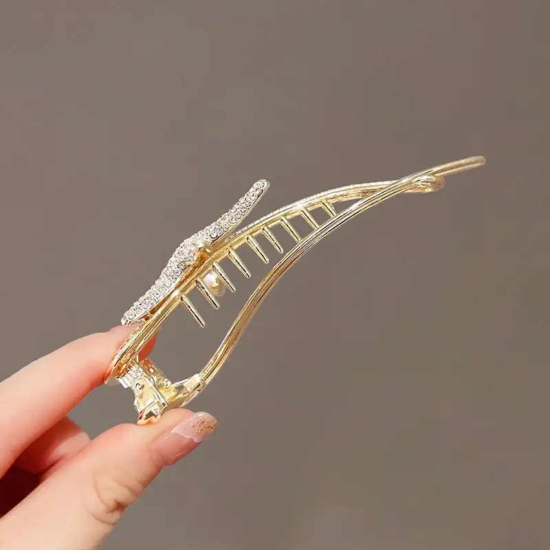 Water Diamond Frog Buckle Twisted Clip Hair Clip New Hot Sale Of The Season Back of Head Hair Accessories Luxury Sensation One W