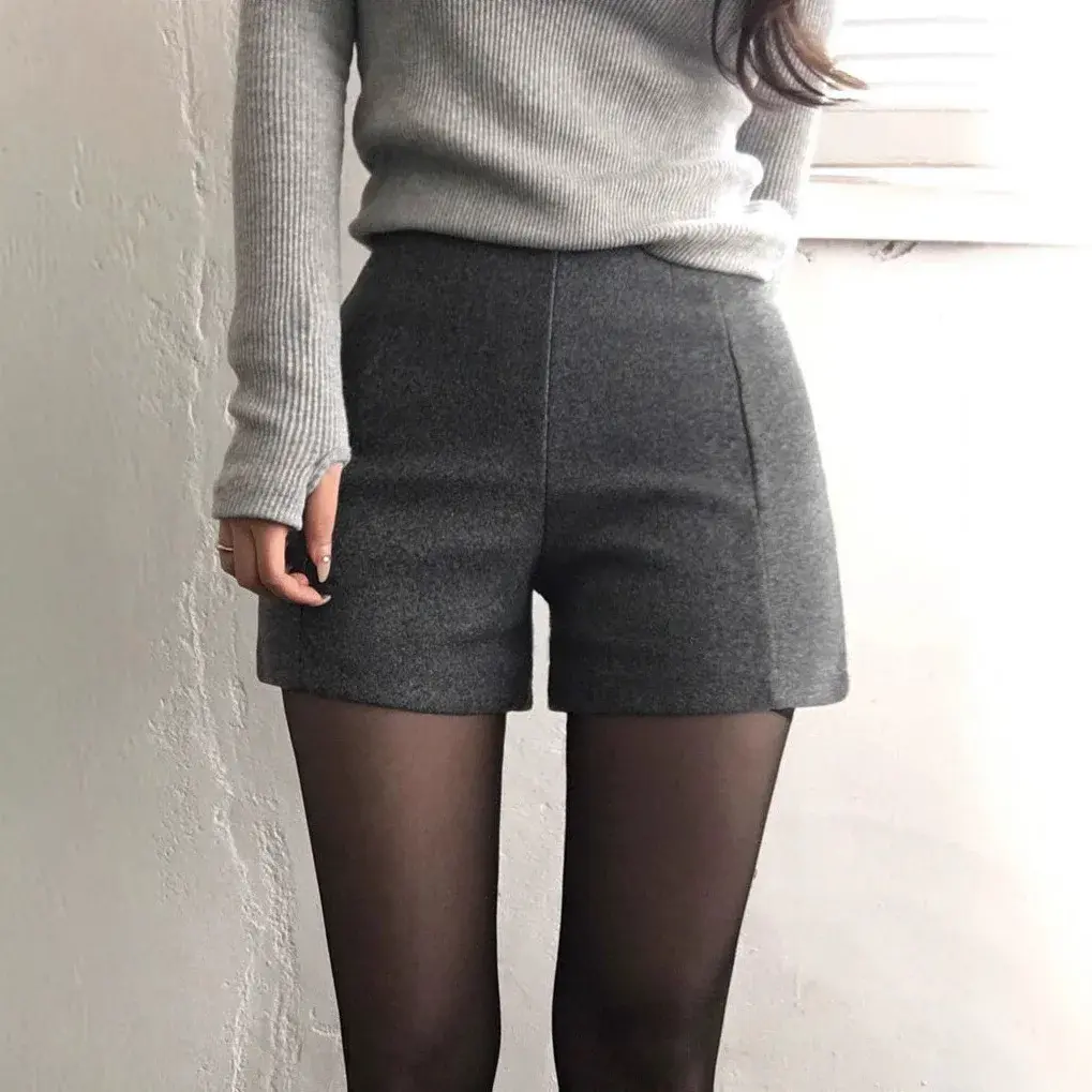 GreyWoolenshorts Women's High-Waisted Slimming Korean Style Sweatshirts Bottoms Three-Quarter Length Trousers For Winter 2024