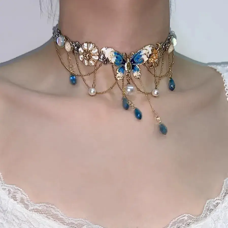 Flower Season Spicy Girl "Blue Wild" Titanium Steel Necklace Spicy Girl Butterfly Heavy Work Niche Vintage Vintage Clavicle Chai