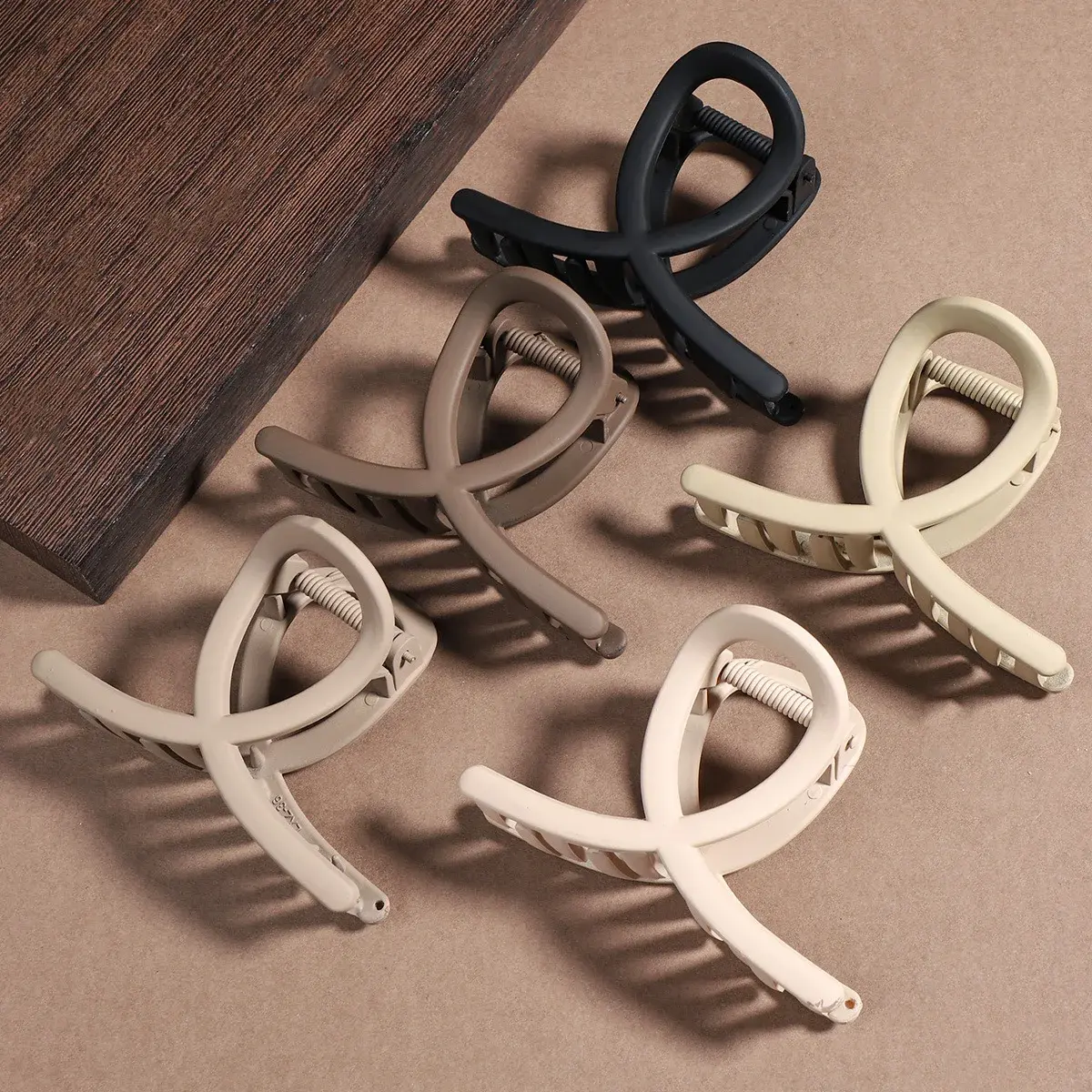 Elegant Korean Large Size Crossed Hair Claw Clip Shark Clamp Mermaid Grey Versatile Hair Accessories for Professional Salons