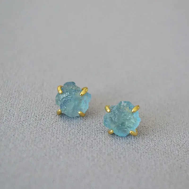 Niche Luxury Bronze Gold Plated Quartz Inlaid Irregular Shaped Sea Blue Crystal 925 Silver Needle Earrings For Women