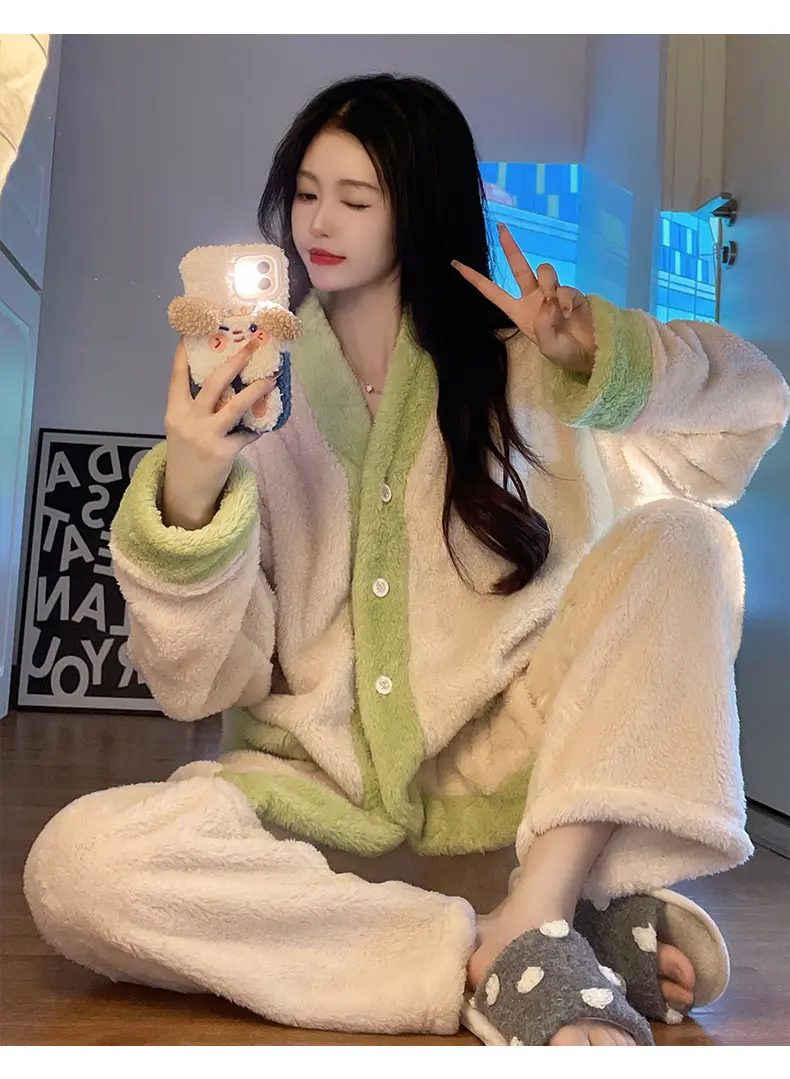 French Velvet Ladies Winter Sleepwear Long Sleeve Thick Warm Pure Color Two-piece Set Home Use Fiber Polyester Fabric Casual