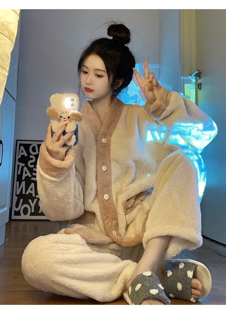 French Velvet Ladies Winter Sleepwear Long Sleeve Thick Warm Pure Color Two-piece Set Home Use Fiber Polyester Fabric Casual
