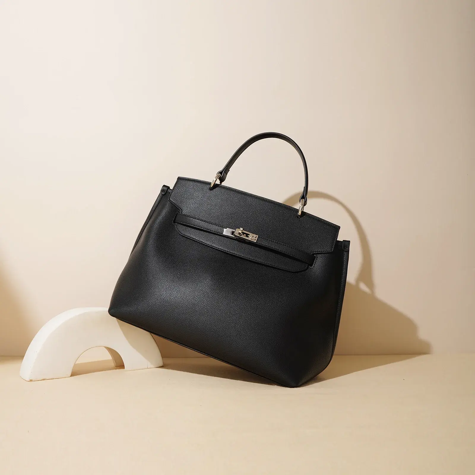 Vintage Autumn New Women's Handbag Versatile Single Shoulder Slant Cross Platinum Bag Fashionable Feeling Small Bag