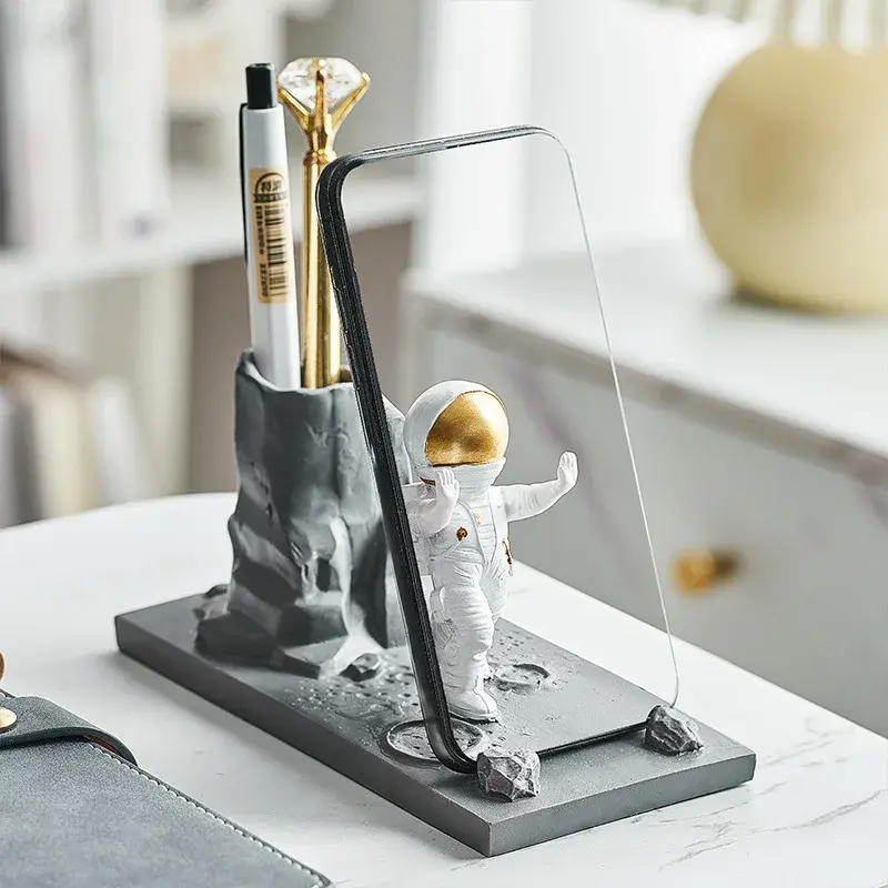 Modern Simple Astronaut Pen Holder Creative Desktop Decoration Teacher's Day Gift Birthday Gift For Men Resin Office Supplies