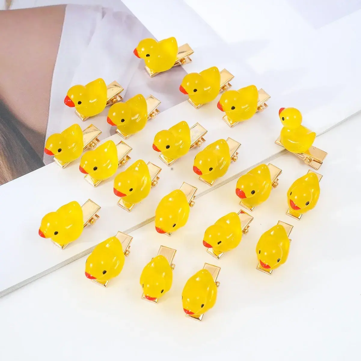 Mini Cute Creative Yellow Duck Hair Clip Children's Toy Cartoon Headwear Adorable Duckling Night Glow Professional Salon Fixing 