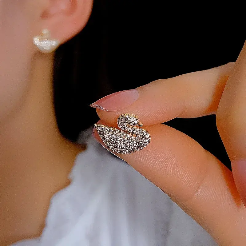 Elegant Zirconia Swan Earrings High-End Feels 925 Silver Needle Unique Ear Decorations Fashionable Classic Jewelry