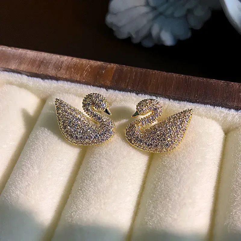 Elegant Zirconia Swan Earrings High-End Feels 925 Silver Needle Unique Ear Decorations Fashionable Classic Jewelry