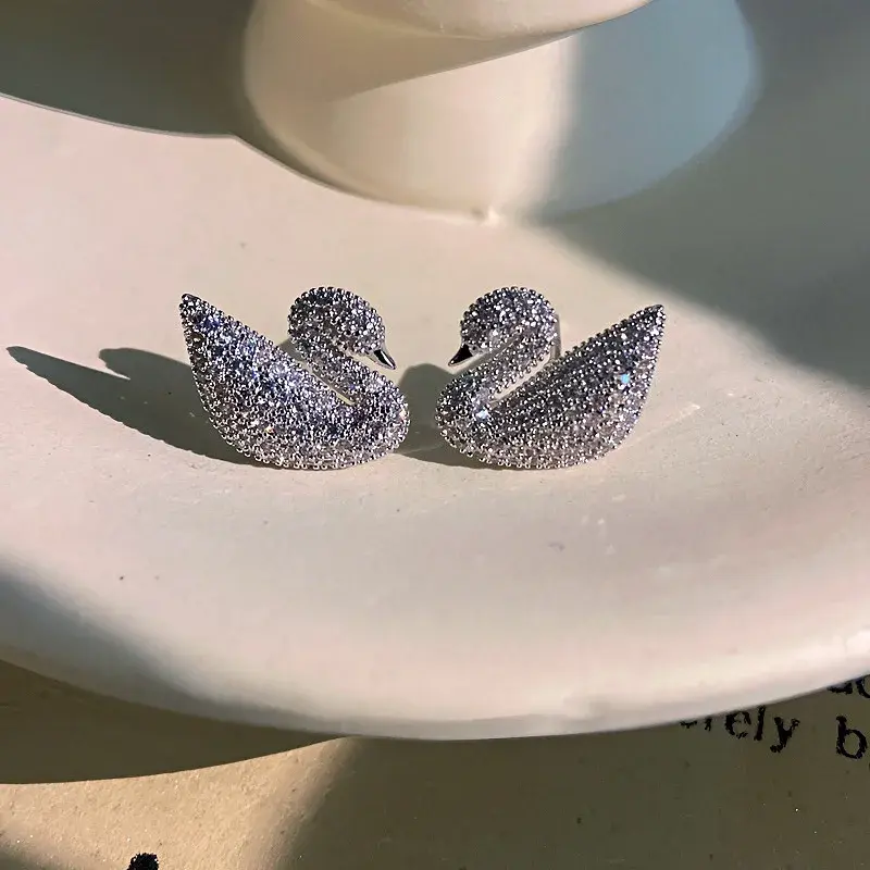 Elegant Zirconia Swan Earrings High-End Feels 925 Silver Needle Unique Ear Decorations Fashionable Classic Jewelry