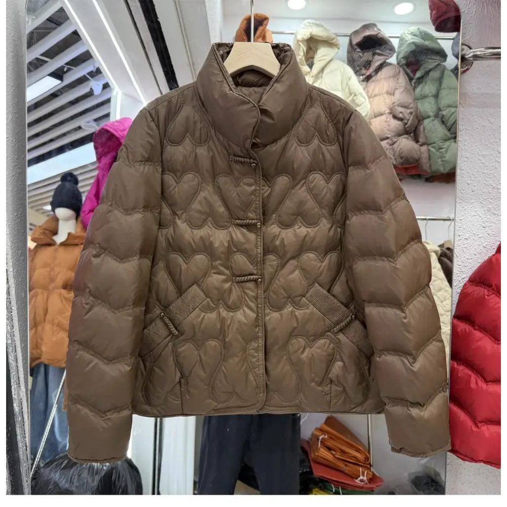 Down Jacket Women 2025 New Autumn Winter Stand Up Collar Fluffy Short Puffer Jacket Wave Pattern Loose 90% White Duck Down Coat