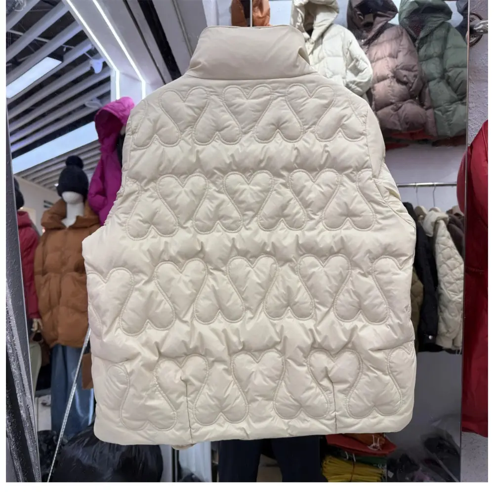 Down Jacket Women 2025 New Autumn Winter Stand Up Collar Fluffy Short Puffer Jacket Wave Pattern Loose 90% White Duck Down Coat