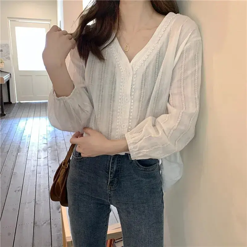 White Sweet V-neck Lace Long Sleeved Shirt With Bubble Sleeves Versatile Top Autumn Retro Sweet Single Breasted Women's Clothing