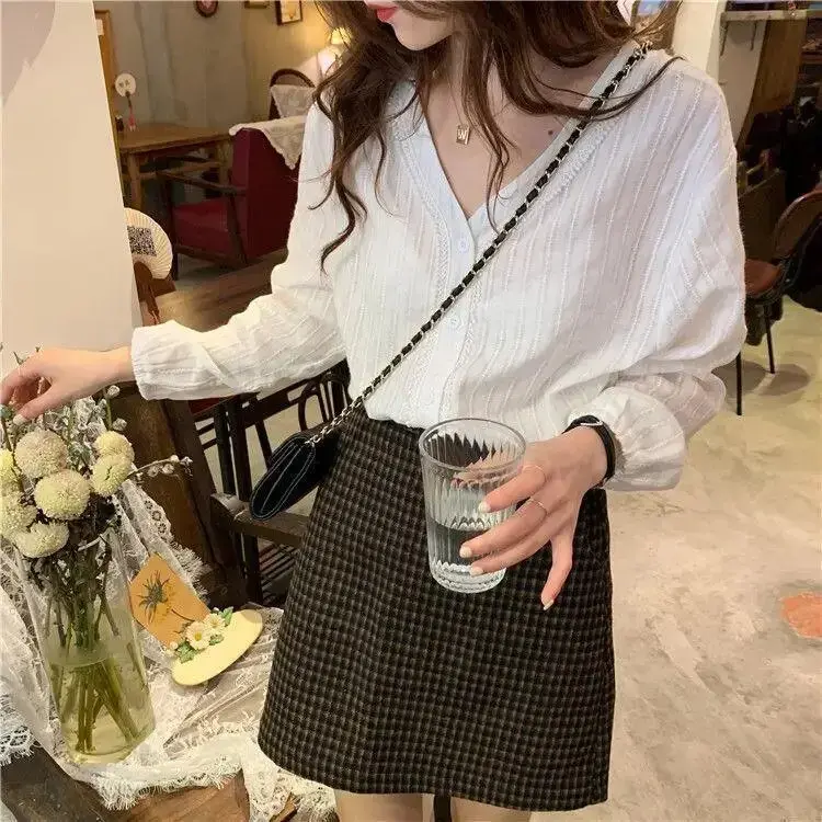 White Sweet V-neck Lace Long Sleeved Shirt With Bubble Sleeves Versatile Top Autumn Retro Sweet Single Breasted Women's Clothing