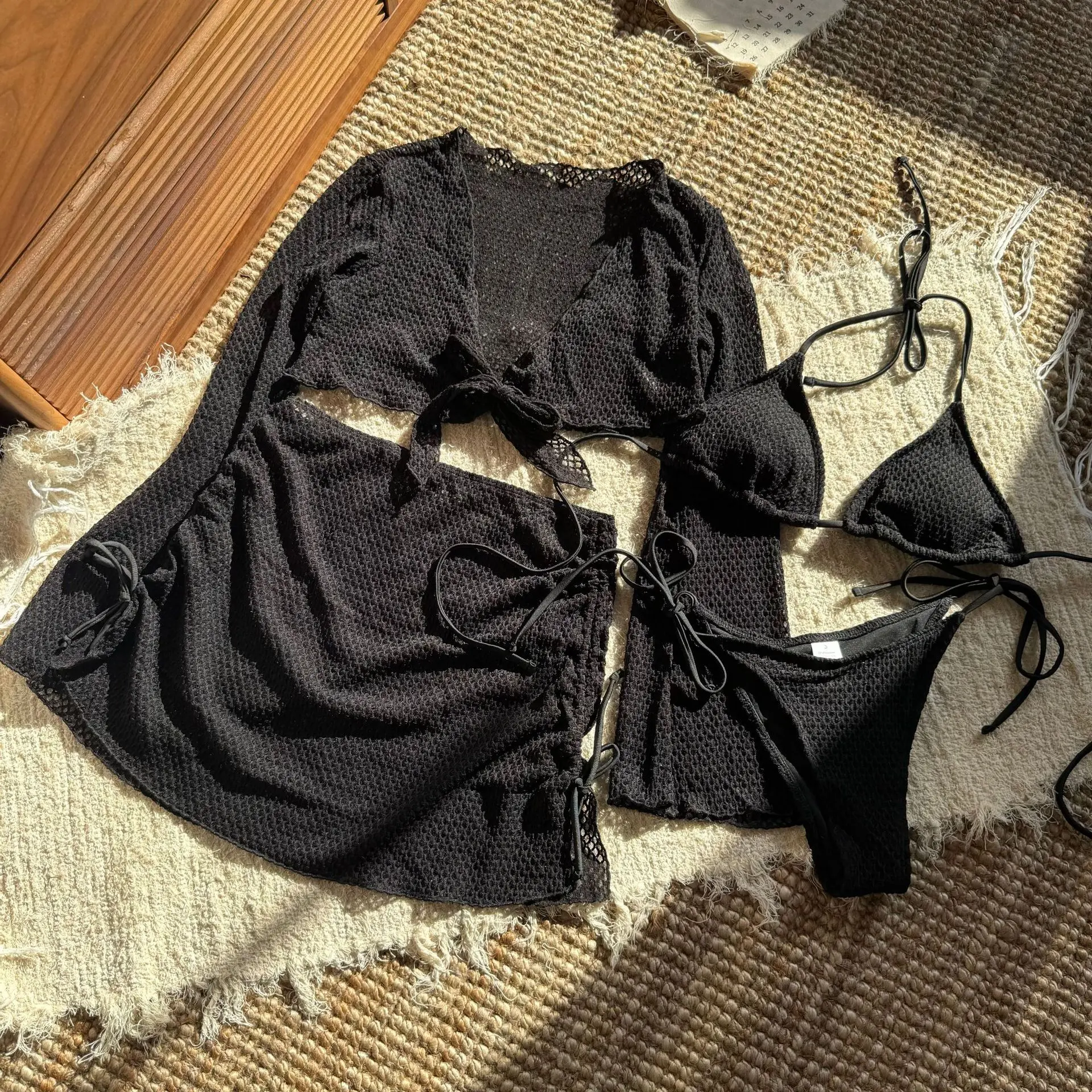 2025 new solid color summer new beach vacation style four-piece split swimsuit