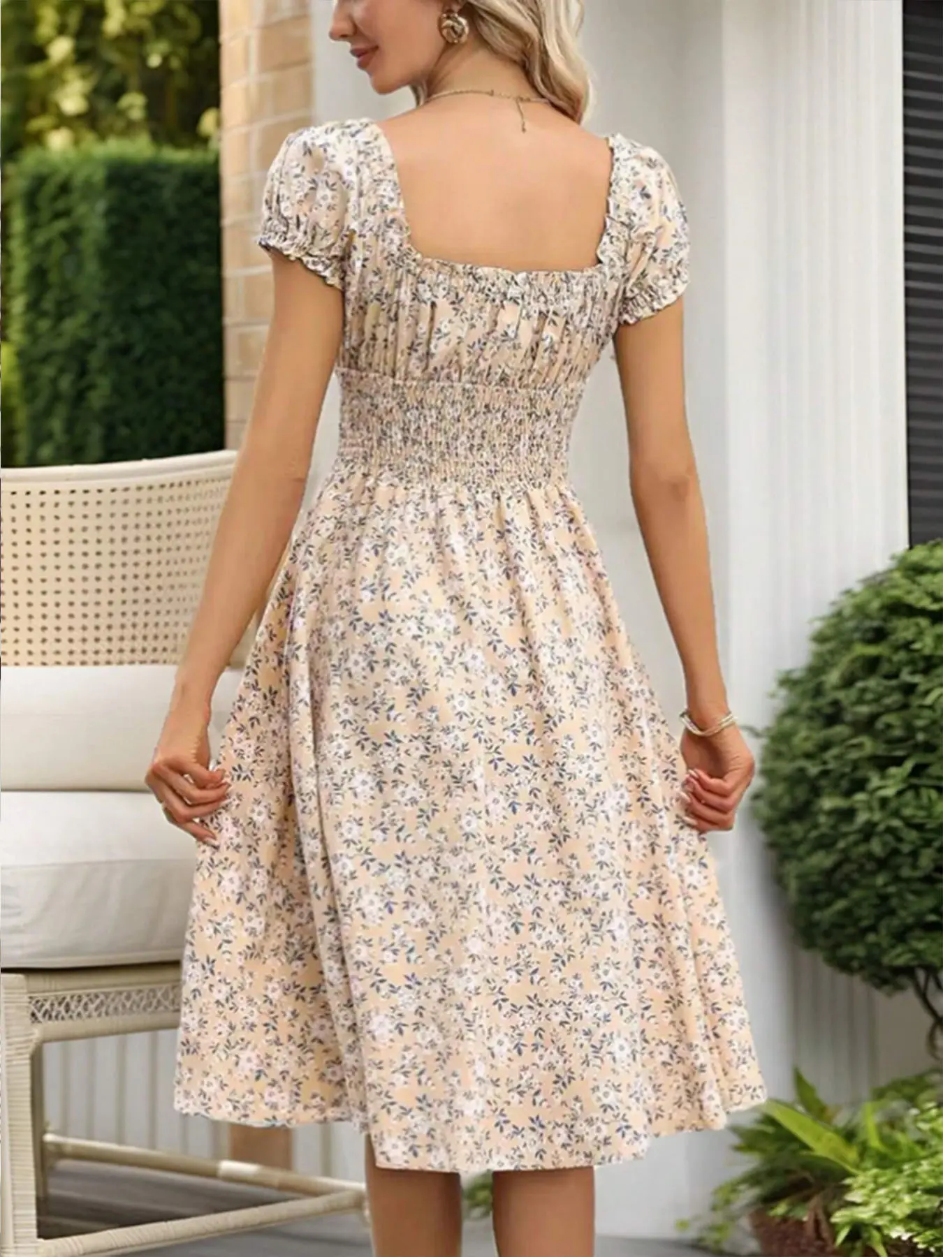 A new retro floral puffed-sleeve French dress from Europe and America, a bestseller in foreign trade