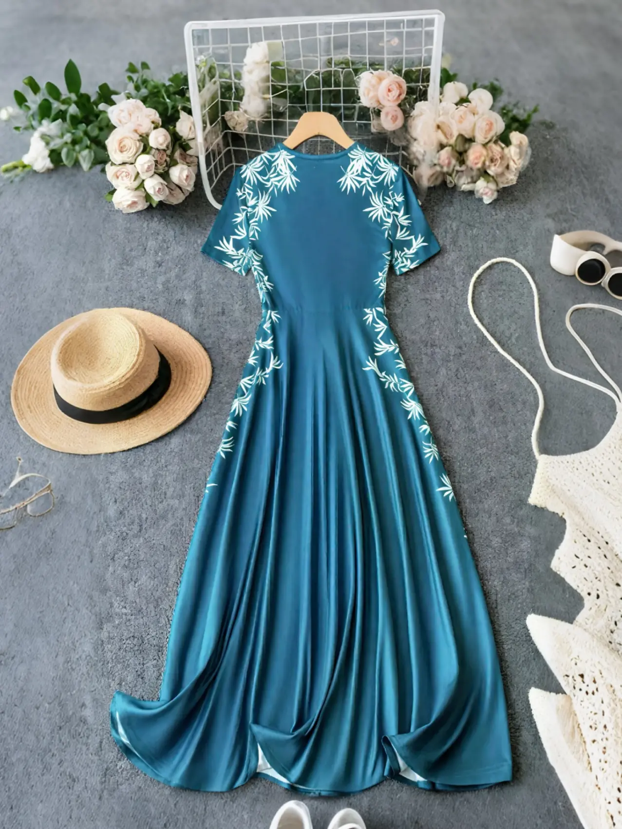 2025 New Women's Temperament Round Neck Printed Fashion High Waisted Dress
