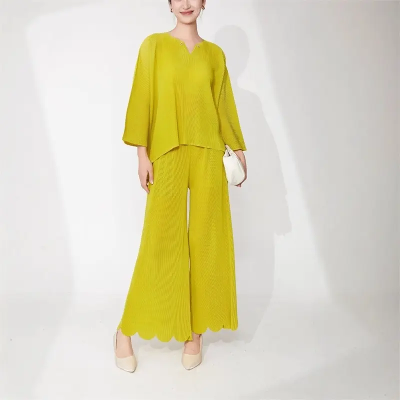 LANMREM Chic New Fashion Pleated Women's Two Pieces Set High-end V Collar Bawting Sleeve Loose Top And Wide Flared Pants 2DB4144