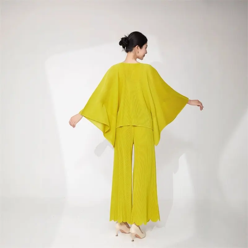 LANMREM Chic New Fashion Pleated Women's Two Pieces Set High-end V Collar Bawting Sleeve Loose Top And Wide Flared Pants 2DB4144