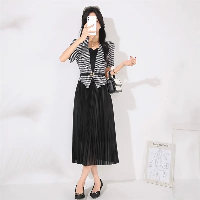 LANMREM Black And White Striped Pleated 2025 Chic New Women's Dress Suit Collar Patchwork Design Waist Slimming Clothing 2DB4251
