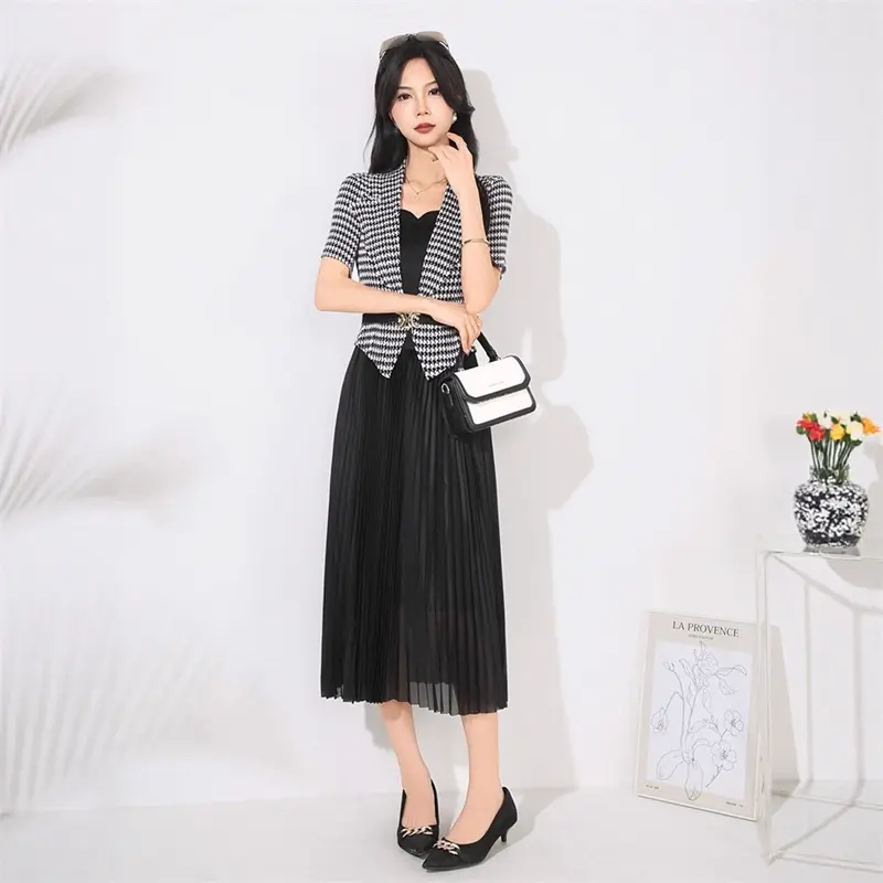 LANMREM Black And White Striped Pleated 2025 Chic New Women's Dress Suit Collar Patchwork Design Waist Slimming Clothing 2DB4251