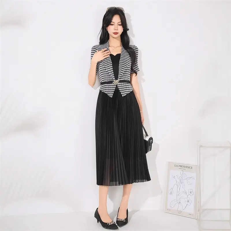 LANMREM Black And White Striped Pleated 2025 Chic New Women's Dress Suit Collar Patchwork Design Waist Slimming Clothing 2DB4251