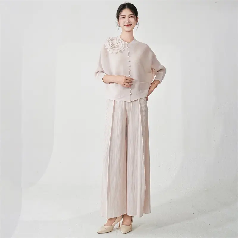 LANMREM Pleated Women's Two-Piece Set Fashion Bawting Sleeve Single Breated Top And Wide Leg Pants Autumn Outfit Clothes 2DB4249