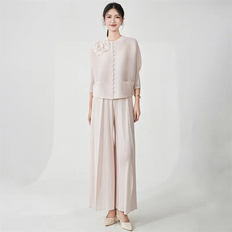LANMREM Pleated Women's Two-Piece Set Fashion Bawting Sleeve Single Breated Top And Wide Leg Pants Autumn Outfit Clothes 2DB4249
