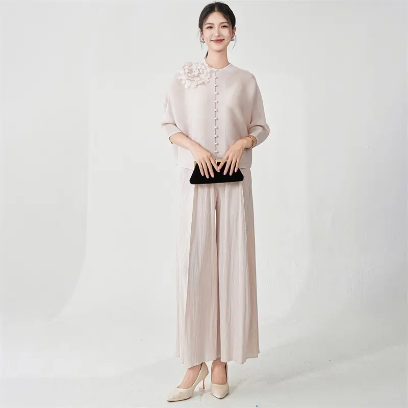 LANMREM Pleated Women's Two-Piece Set Fashion Bawting Sleeve Single Breated Top And Wide Leg Pants Autumn Outfit Clothes 2DB4249