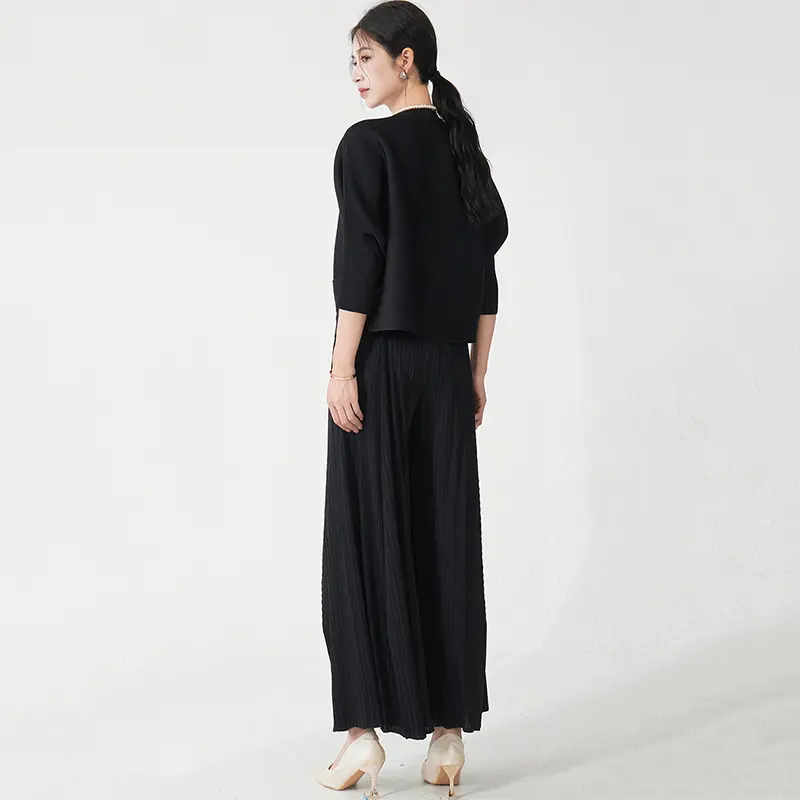 LANMREM Pleated Women's Two-Piece Set Fashion Bawting Sleeve Single Breated Top And Wide Leg Pants Autumn Outfit Clothes 2DB4249