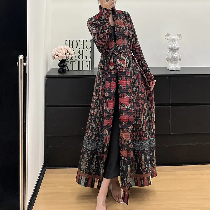 LANMREM Vintage Printting Pleated 2025 New Women's Trench Coat Fashion Temperament Elastic Loose Cardigan Long Robe Coats DB4239