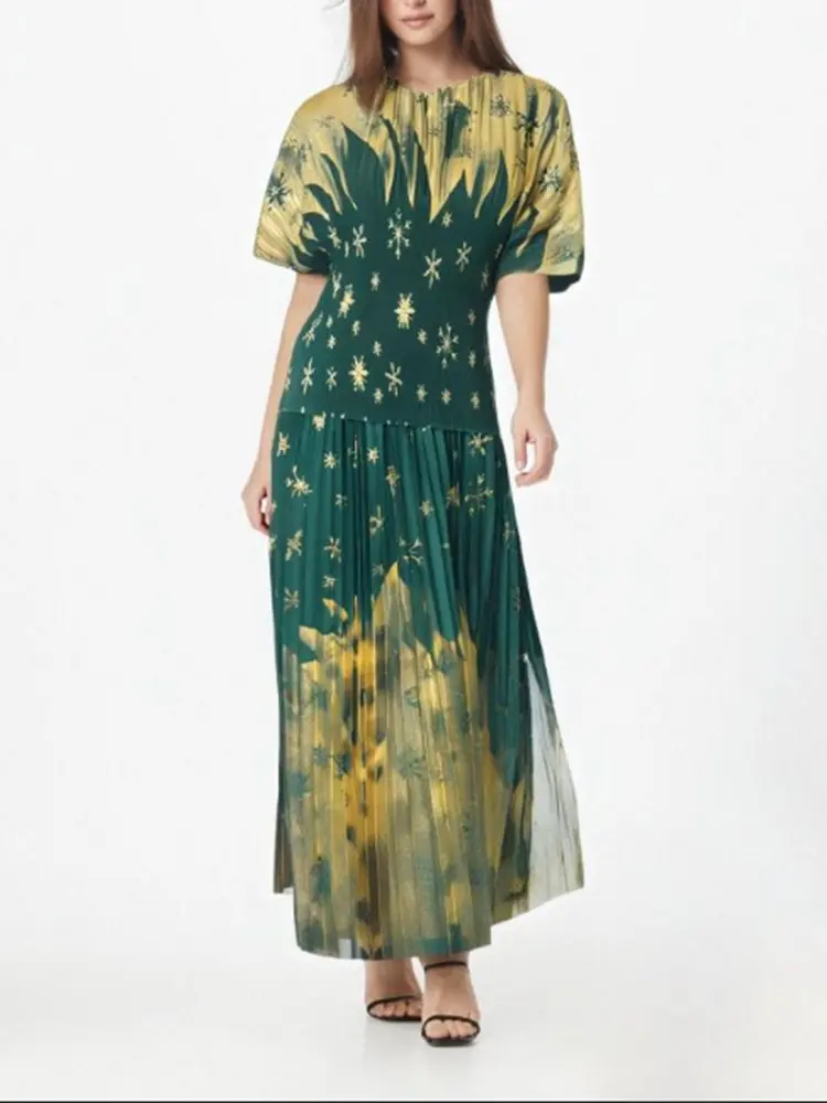 LANMREM Trendy Gold Foil Printing Design Pleated Women's Two Pieces Set Short Sleeve V Collar Top + Elastic Waist Skirt 2DB3477