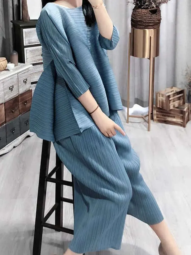 LANMREM Pleated Two Pieces Pants Set For Women Elegant Vintage Round Neck Loose Tops + Calf-Length Wide Leg Pants 2025New OA979