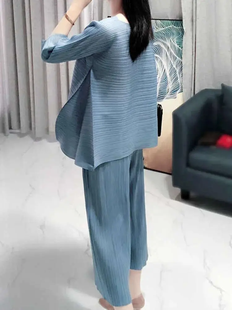 LANMREM Pleated Two Pieces Pants Set For Women Elegant Vintage Round Neck Loose Tops + Calf-Length Wide Leg Pants 2025New OA979