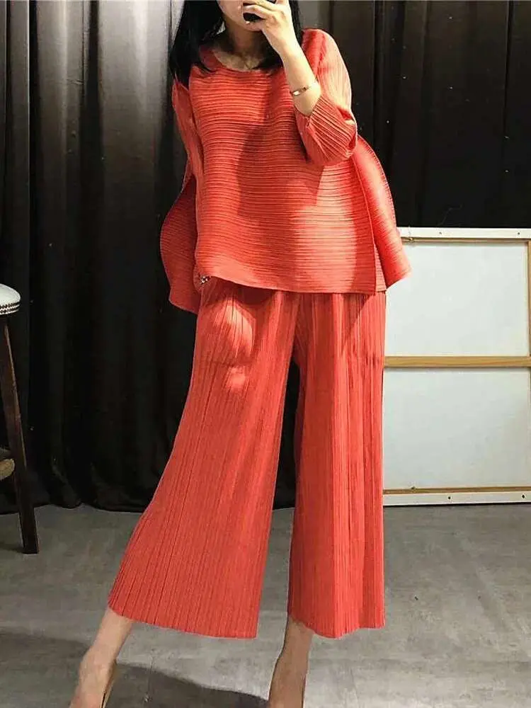 LANMREM Pleated Two Pieces Pants Set For Women Elegant Vintage Round Neck Loose Tops + Calf-Length Wide Leg Pants 2025New OA979